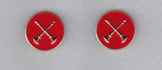 Fire CAPT Captain 2 Bugles CROSSED Discs Collar/Lapel Pins 15/16" Gold/Red